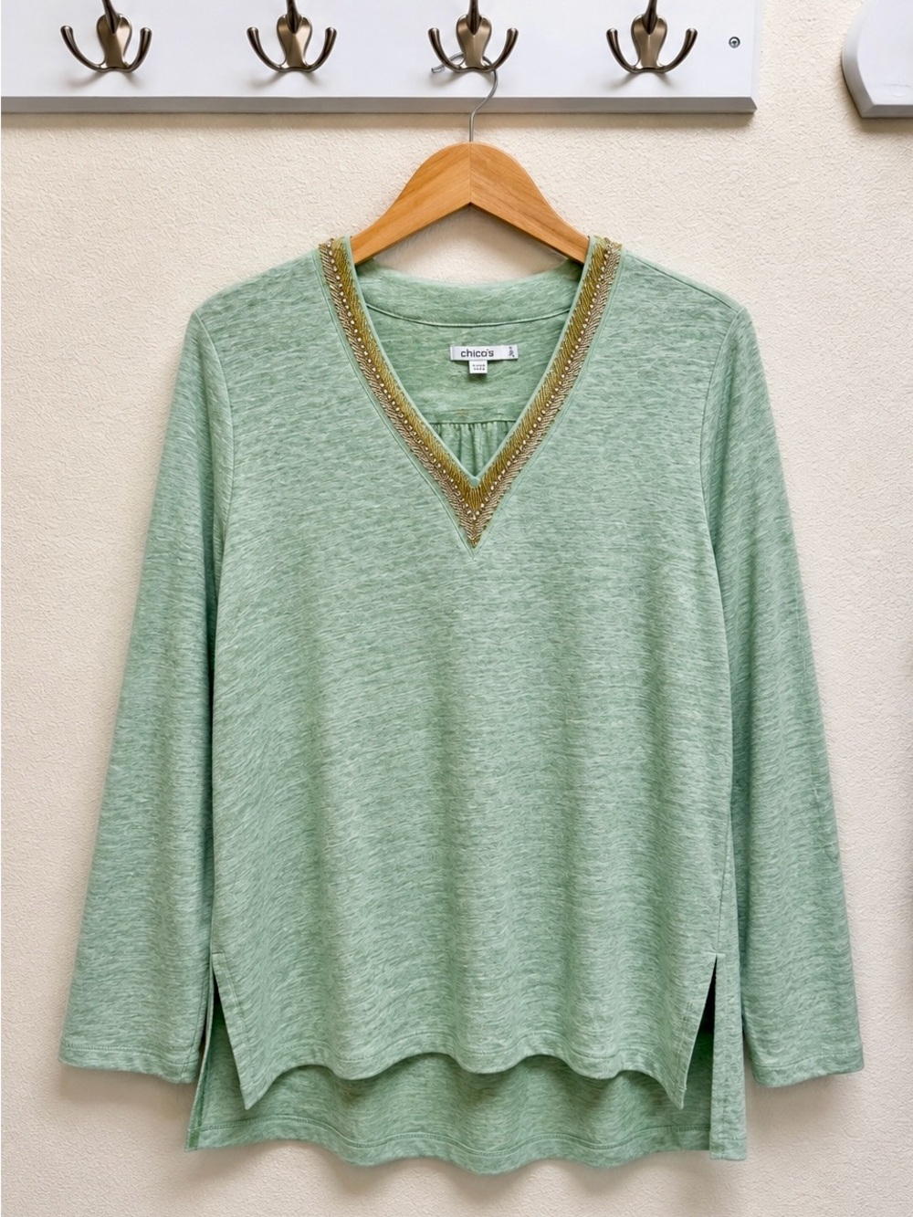 Chico’s Size 3 XL 100% Linen Beaded V-Neck Tunic Top Sage Green Gold Trim